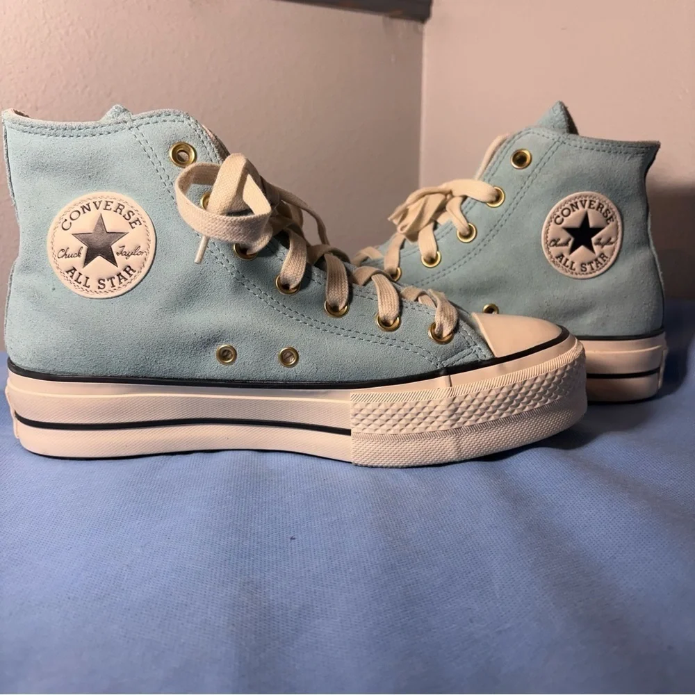 Chuck Taylor All-Star platform high-top sneakers blue suede, like new! Size 8
